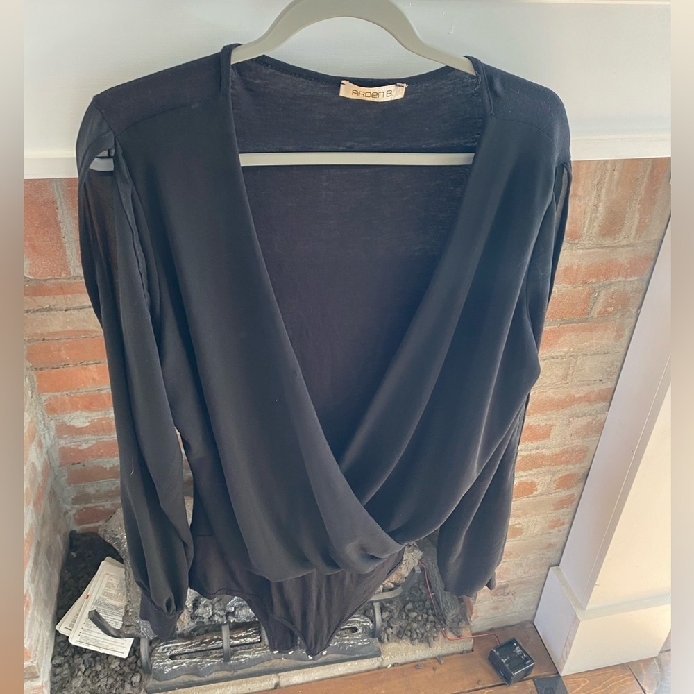 Arden B Black Deep V Cross Over Neckline Bodysuit Open Slit Sleeves size‎ Large​